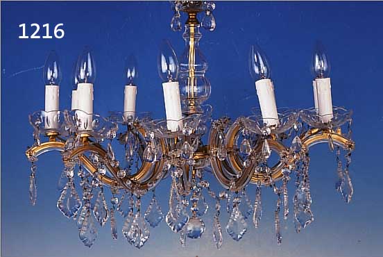 DECKENLEUCHTER, ITALIEN, 30ER JAHRE, GLASUMMANTELTE MONTUREN, 10 BRENNSTELLEN, REICHER FACETTIERTER GLASBEHANG, ELEKTR. NICHT ...