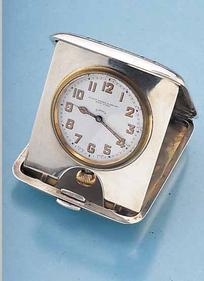 DOXA ETUIREISEUHR IN STERLINGSILBER, FüR DEN AMERIKANISCHEN MARKT (BLACKSTAR AND FROST,NY), 8-TAGEWERK, AUFSTELLB., OBERT. STREIFEN- FöRMIG ...