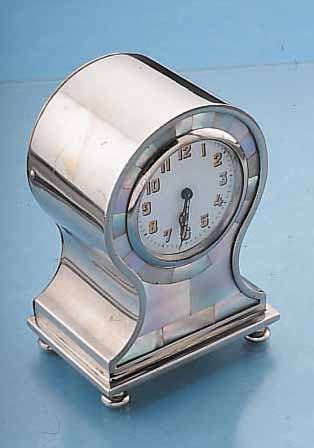HAMBURG AMERIKANISCHE UHRENFABRIK SCHWENNINGENSPäTER JUNGHANS (PFEILKREUZ) TISCHWECKERCHEN, DEUTSCHLAND UM 1912, METALL VERCHR., EMAIL- BL., ...