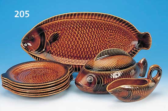 FISCHSERVICE, SARREGUEMINES, FRANKREICH, WOHL 70ER JAHRE, STEINGUT, BUNT STAFFIERT, TELLERDM. CA. 24 CM, BEST. AUS EINER GROßEN PLATTE, ...