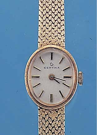 CERTINA DAMENGOLDBANDUHR, SCHWEIZ UM 1968, GG 585/000-OVALGEH. INCL. FLECHTBAND, BODEN GEDR., VERS. BLATT, FORMANKERW., KAL. 13-22, 17 ST., ...