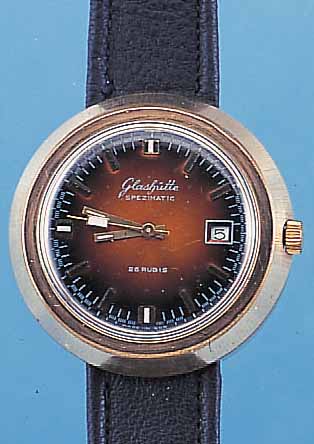 GLASHÜTTE HERRENARMBANDUHR SPEZIMATIC, REF.-NR. 821120, DEUTSCHLAND UM 1972, METALL MAS- SIV GEH. ROT VERG., D. CA. 42 MM, EDELST.- BODEN ...