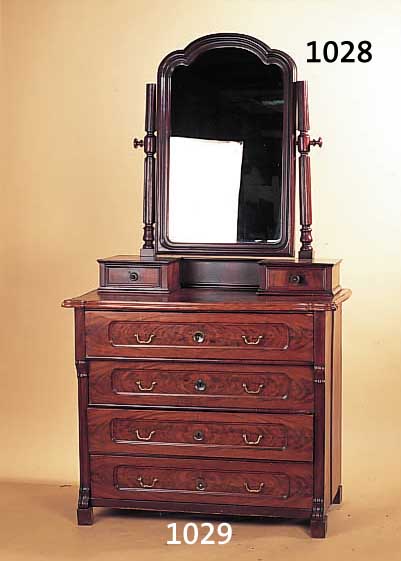 KOMMODE, DEUTSCH, UM 1890, MAHAGONIFURNIER, VIER SCHüBE, ALTERSBEDINGT BESCHäDIGT, OHNE SCHLüSSEL, 84 X 100 X 60 CM