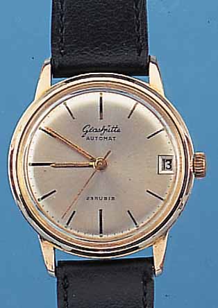 GLASHÜTTE HERRENARMBANDUHR AUTOMAT, DEUTSCH-LAND UM 1964, METALL HARTVERG., EDELST.-BODEN GEDR., ZENTRALSEK., DATUM, 23 ST., KAL. 67,1, ...