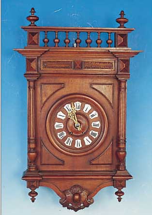 WANDUHR, FRANKREICH, UM 1870/80, VERZIERTES UND GESCHNITZTES HOLZGEHäUSE IM SOG. HENRI II-STIL, GEDREHTES HOLZZIFFERBLATT MIT EMAIL- KARTUSCHEN, ...