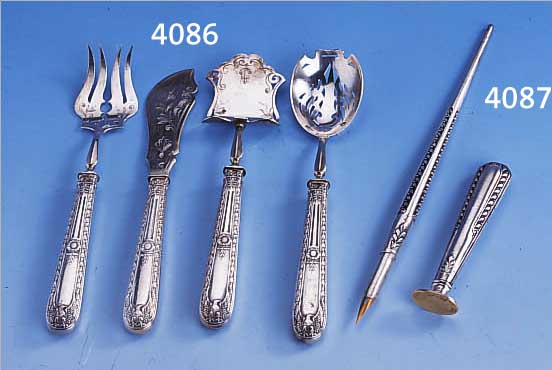 PETSCHAFT UND FEDERHALTER, IM ETUI, DEUTSCH, PFORZHEIM UM 1900/05, 800ER SILBER, Z.T. GEFüLLT, ARBEITSTEILE METALL VERGOLDET, SAMMEW.