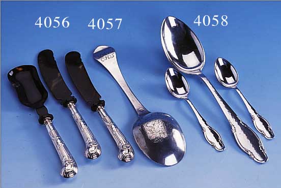 5 KAVIARMESSER U. 1 -LöFFEL MIT SCHILDPATT- GEBRAUCHSTEILEN, GRIFFE SILBER, ENGLAND SHEFFIELD 1904, GEFüLLT, JUGENDSTILDEKOR MIT BLüTEN ...