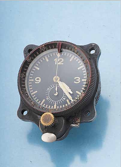 JUNGHANS BORDCHRONOGRAPH, REF.-NR. 60829, DEUTSCHLAND UM 1938, ALUMINIUM, BODEN M. BAJONETTEVERSCHL., KONSTRUIERT FüR DIE DTSCH. LUFTWAFFE, ...