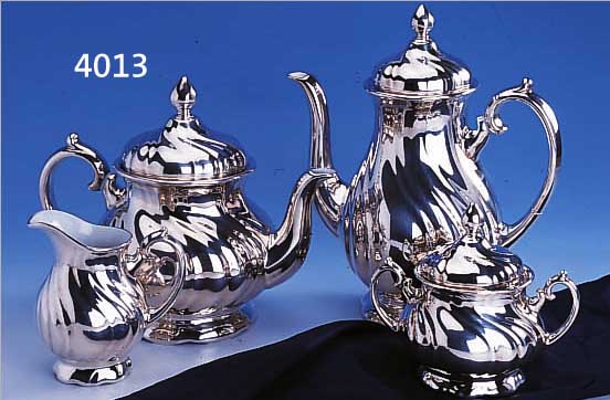 4-TEILIGES KAFFEE- BZW. TEESET, WMF, PORZELLAN MIT VERSILBERTER AUFLAGE, BEST. AUS: 2 KANNEN H CA. 20/26 CM, SAHNE- GIEßER UND ...