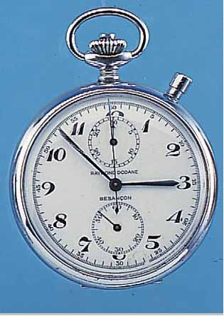RAYMOND DODANE MILITäRTASCHENCHRONOGRAPH, REF.-NR. 200/752, FRANKREICH/SCHWEIZ UM 1950, METALL VERCHR., ORIG.-HOLZKASTEN, EMAILBL. REP. BEI 6, ...