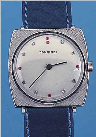 LONGINES HERRENARMBANDUHR, REF.-NR. 218C- 528, SCHWEIZ/USA UM 1964, WG 585/000, CARREE- CAMBRE-FORM, LüNETTE MATT., BODEN GEDR., BLATT ...