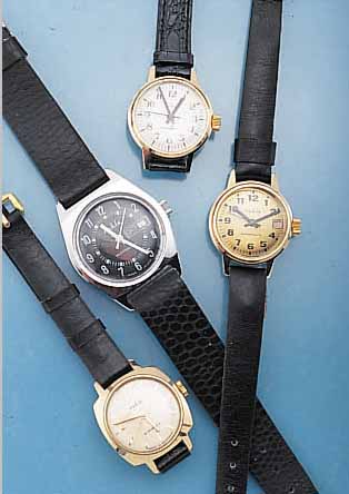 KONVOLUT: 5 RUHLA ARMBANDUHREN, UNGETR. LAGERW., EHEM. DDR-PRODUKT., DAVON 1X HERREN VERCHR., 1X HERREN VERG., 3X MEDIUM, DAVON 2X VERG., 1X ...