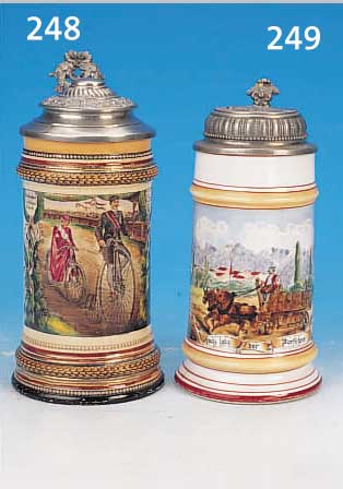ZUNFTKRUG DER BIERFüHRER, DEUTSCH, UM 1890- 1900, PORZELLAN, BUNT BEMALT, RELIEFIERTER ZINNDECKEL MIT NAMENSGRAVUR M. WEHENMANN, IM BODEN ...