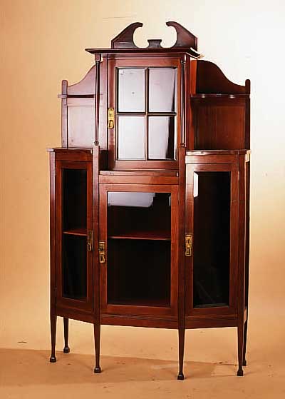 JUGENDSTILVITRINE, UM 1900, MAHAGONI MEIST MASSIV, FACETTIERTE GLAS- EINSäTZE, ALTERSSCHäDEN, 160 X 102 X 38 CM