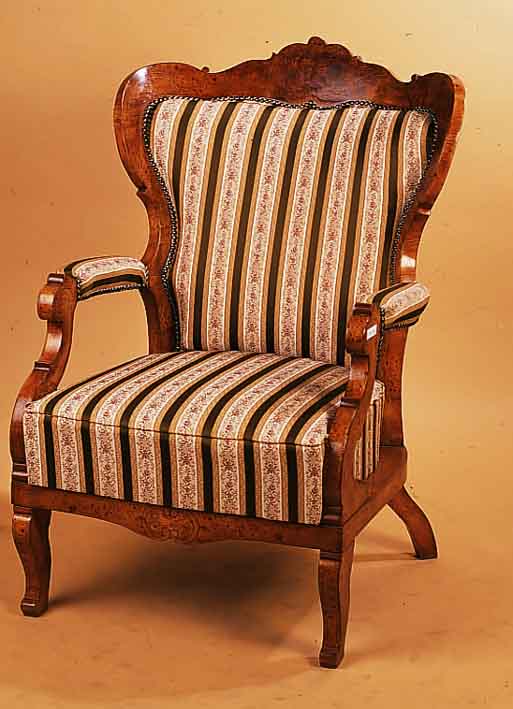 ARMLEHNSESSEL, BIEDERMEIER, UM 1830/35, VOGELAUGENAHORNFURNIER MIT BANDINTARSIEN IN ROCAILLENFORMEN, POLSTERUNG UND BEZUG ERNEUERT, ...