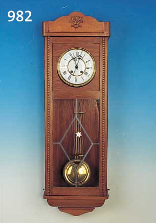 WANDUHR, UHRENFABRIK C. WERNER, UM 1920, HELLES EICHENHOLZGEHäUSE MIT SEITLICHEN PERL- LEISTENDEKOR, WERK U. GEHäUSE URSPRüNGLICH NICHT ...