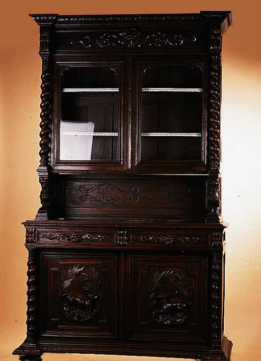 AUFSATZBUFFET, FRANKREICH, UM 1870, EICHE MASSIV, REICH GESCHNITZT, GEDREHTE VOLLSäULEN, TüRFüLLUNGEN IN FORM VON JAGD- HUNDEN, ...