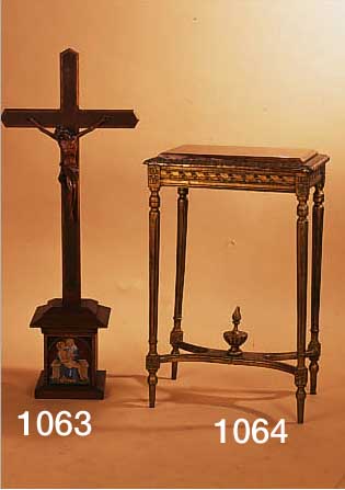 GROßES KRUZIFIX, DEUTSCH, UM 1850-80, EICHE MASSIV, CHRISTUS LINDE GESCHNITZT UM 1850, KREUZ ETWAS SPäTER, UNTERER TEIL MIT PIETA ...