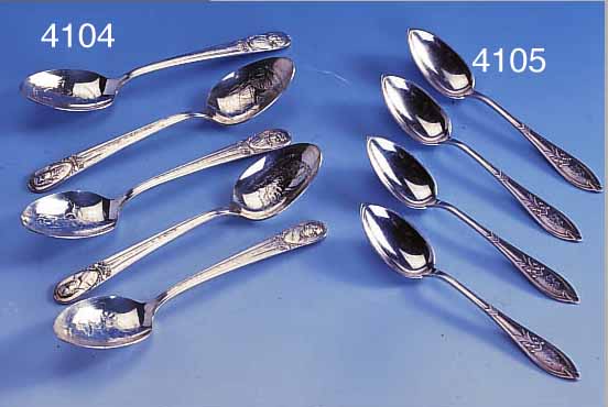 SAMMLUNG AUS 34 SAMMLERLöFFEL, METALL VER- SILBERT, GRIFFENDEN MIT DARSTELLUNG DER AMERIK. PRäSIDENTEN, KUHLEN MIT DARSTELLUNGEN AUS DER ...