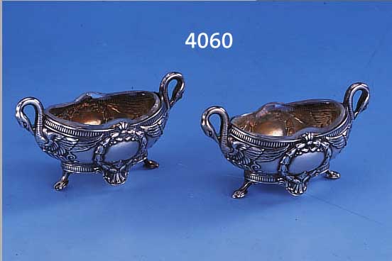 PAAR SALZSCHäLCHEN, FRANKREICH UM 1900, KLASSIZIST. MOTIV MIT SCHWäNEN, MEISTERMARKE UNGED., ORIG.GLASEINSäTZE, SAMMELW.