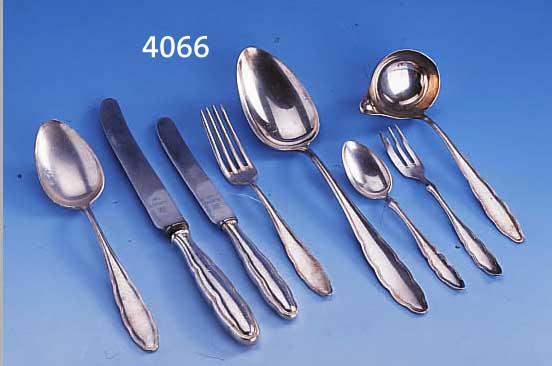 52TEILIGES BESTECK, WMF PATENT CA. 30ER JAHRE, 90ER SILBERAUFLAGE, BEST. AUS 9 MENü- UND 3 FRüHSTüCKSMESSER, 9 MENüGABELN UND 8 FRüH- ...