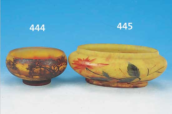 OVALE SCHALE, LORRAIN, UM 1932-36, SIGN., FARBL. GLAS, ZWISCHEN DEN SCHICHTEN GELB UND ORANGE-ROT EINGEPUDERT, FLORALE AUßENBEMALUNG,L. CA. 25 ...