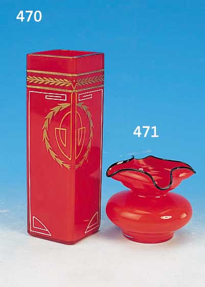 VASE, JOSEF RIEDEL, UM 1905, ROTES GLAS, FARBLOS üBERSTOCHEN, GEOM. DEKOR MIT EMAIL- FARBEN BEMALT, GOLDSTAFFAGE, DIESE AM ...