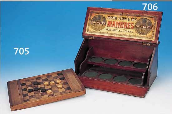 FRüHES DAMESPIEL, DEUTSCH, VOR 1900, HOLZ, BRETT ZWEISEITIG EINGELEGT (BUCHE/NUß- BAUM), SPIELSTEINE HOLZ GESCHNITZT, ...