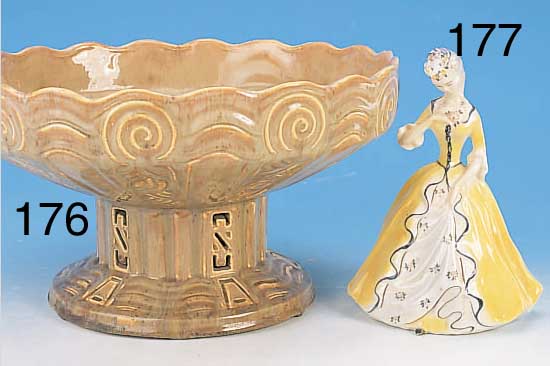 AUFSATZSCHALE, FRANKREICH, ST. AMAND, UM 1920, KERAMIK, BEIGEFARBENE LAUFGLASUR, SOCKEL Z. T. IN DURCHBRUCHARBEIT, ABSTRAKT GEOMETR. DEKOR, ...