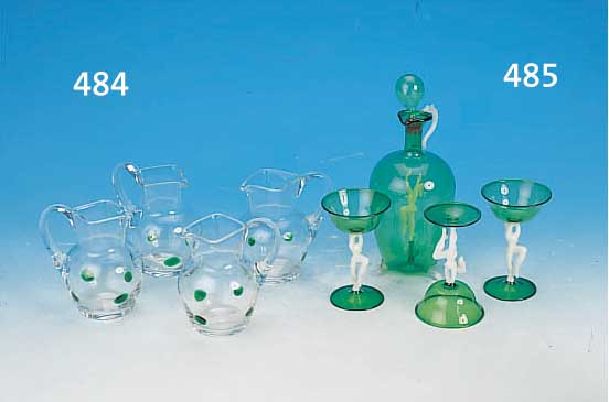 VIER KL. KARAFFEN, UM 1915, FARBL. GLAS, GRüNE AUFGESETZTE GLASNOPPEN, H. 10 CM, WOHL BAYR. WALD