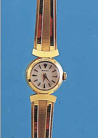 RADO DAMENGOLDBANDUHR, REF.-NR. 5258, SCHWEIZ UM 1960, GG 750/000, PATENTVERSCHL. VERäNDERBAR AUF MAX. 17.5 CM, BODEN GEDR., ...