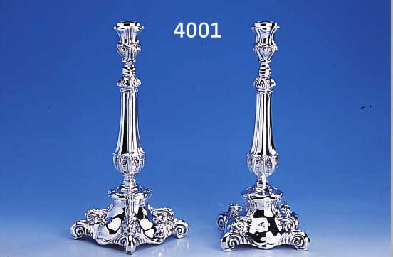 KERZENLEUCHTERPAAR, 925ER SILBER, BAROCK- STIL, Z.T. HANDARBEIT, SEHR SCHöNES DEKOR MIT ROCAILLEN UND VOGELKöPFEN IM ALTEN STIL, H CA.34 CM