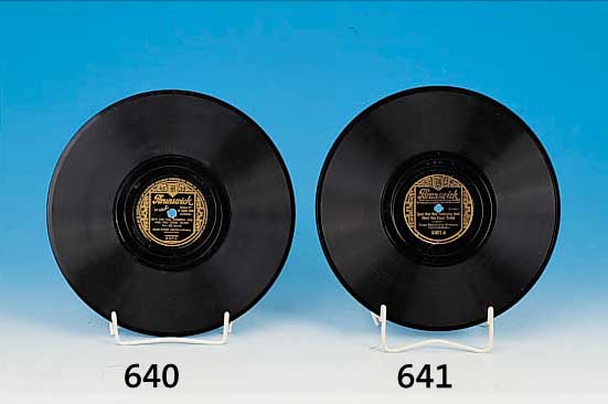 34 SCHELLACKPLATTEN AUS DEN 30ER-50ER JAHREN MIT NAMHAFTEN INTERPRETEN AUS JAZZ, SWING, BLUES, U.A. COUNT BASIE, SIDNEY BECHET, EARL BOSTIC, ...