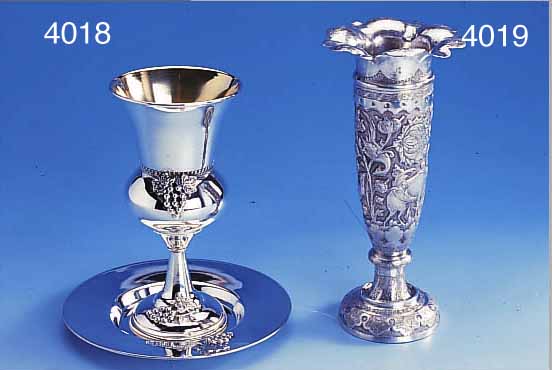 WEINKELCH M. UNTERSETZER, 925ER SILBER, INNENVERGOLDET, KELCH MIT ZARGENVERZIERUNG UNDAUFGEL. WEINLAUB/TRAUBENVERZ., UNTERSETZER EBENFALLS ...