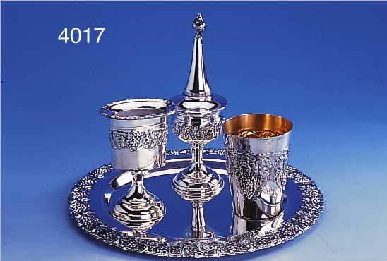 4-TEIL. HAVDALASET, 925ER SILBER, TEILVERGOL- DET, BEST. AUS RUNDEM TABLETT, BECHER, LICHTHALTER UND BESIMOMBüCHSE IN TüRMCHENFORM,H CA. 17.5 ...