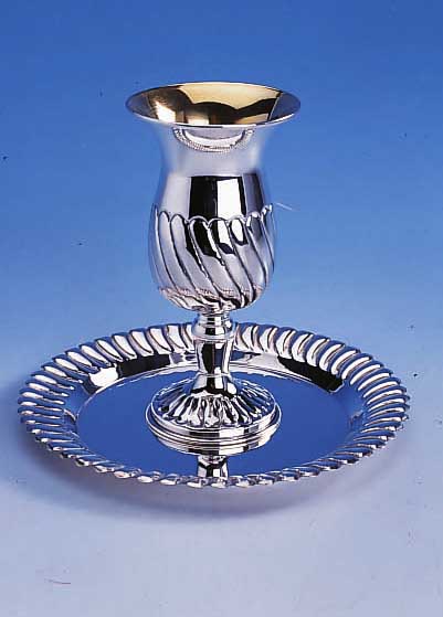 WEINKELCH AUF UNTERSETZER, 925ER SILBER, RILLENDEKOR, INNENVERGOLDET, UNTERSETZER L. GEBR.SPUREN, BECHERH. CA. 15 CM