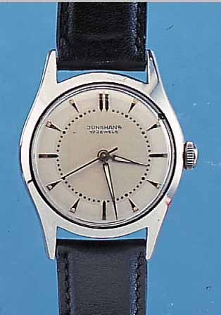 KONVOLUT: 2 HERRENARMBANDUHREN FüR DEN DEUT- SCHEN MARKT, UM 1962, WOHL UNGETR. LAGERW., 1X JUNGHANS, EDELST., BODEN GESCHR., 2-FARB. VERS. ...