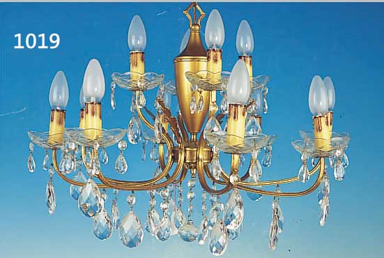 DECKENLüSTER, WOHL ITALIEN, 70ER JAHRE, MESSING MIT GLASGEHäNGE, 12 BRENNSTELLEN, ELEKTR. INTAKT.