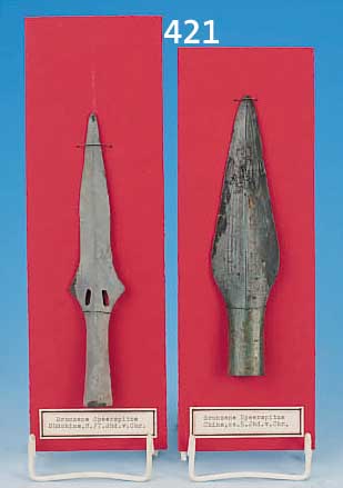 2 SPEERSPITZEN, CHINA, 7./8. JH. V. UND. 5. JH. VOR CHR., BRONZE, PATINIERT, L. CA. 18CM