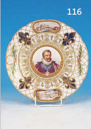 ZIERTELLER, PARIS, UM 1840-50, PORZELLAN, FEIN BUNT BEMALT, MITTIG PORTRäT DES HENRI IV,IN ZWEI RANDKARTUSCHEN FEINE BUNTE LAND- ...