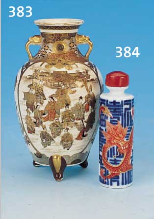 VASE, JAPAN, SATSUMA, UM 1880-90, FEINSTEINZEUG, BEIGEGRUNDIG, FEIN KRAKELIERT, FEINE BUNTE GOLDBROKATMALEREI, VERGOLDUNG LEICHT ...