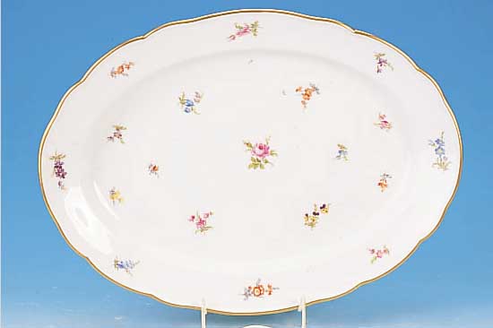 OVALE PLATTE, MEISSEN, UM 1880, 1. WAHL, PORZELLAN, BUNTE STREUBLUMENBEMALUNG, GOLD- RAND, CA. 46.5 X 33.5 CM