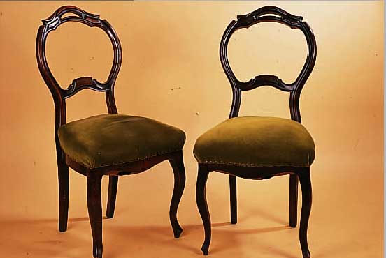 6 STüHLE, LOUIS-PHILIPPE, UM 1870, BUCHE NUßBAUMFARBEN, ALTERSSCHäDEN, L. VERSCH. IM, BEZUG