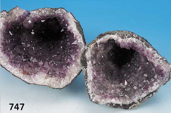 KONV. 2 AMETHYSTDRUSEN, ZENTRALBRASILIEN, ZART LILA- BIS DUNKELLILA, GLEICHMäßIGER KRISTALLBESATZ, DüNNWANDIG, CA. 33 UND 22 CM