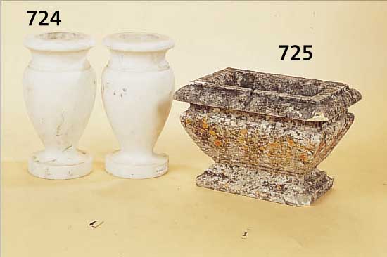 PAAR GARTENVASEN, UM 1900, WEIßER MARMOR, H. 34 CM