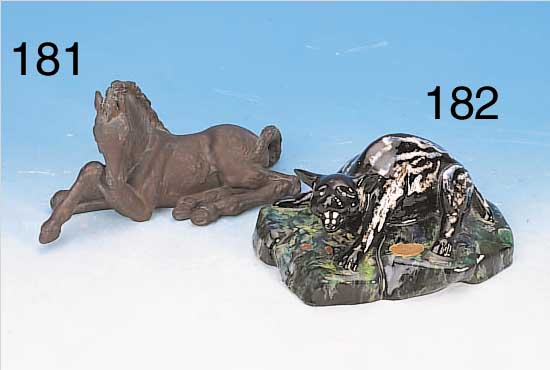 SKULPTUR, MEISSEN, 1937, BöTTGER STEINZEUG, LIEGENDES FOHLEN, H. CA. 12.5 CM, SIGN. OEHME