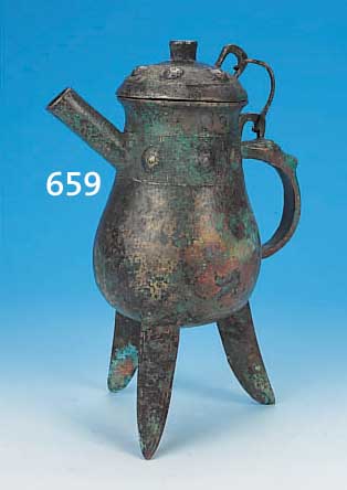 DREIBEINGEFäß, CHINA, 10.-8. JH. V. CHR., BRONZE, MäANDERDEKOR, GRüN PATINIERT MIT CUPRITBILDUNG, H. CA. 31 CM