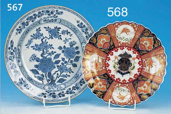 ZIERTELLER, CHINA, UM 1760/70, PORZELLAN, BLAUE BEMALUNG, BLAUE BLUMENMALEREI, GUTE QUALITäT, D. 28,5 CM, 1 X MIT ALTEM SPRUNG