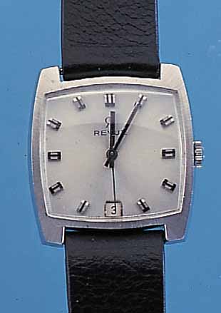 REVUE HERRENARMBANDUHR, REF.-NR. T4624A, SCHWEIZ UM 1967, EDELST., CARREE-CAMBRE-FORM, BODEN GEDR., VERS. BLATT M. ERH. STD.-ZEICHEN,UM ...