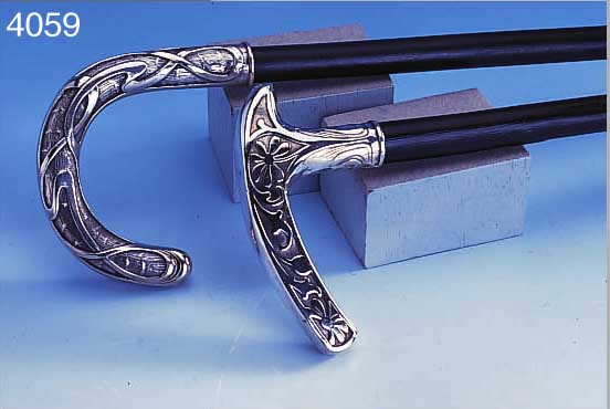 KONVOLUT 2 SPAZIERSTöCKE, GRIFFE ALPACCA, DEUTSCH UM 1900, FLORALER BZW. ABSTR. JUGEN- STIL, SCHüßE SPäTER